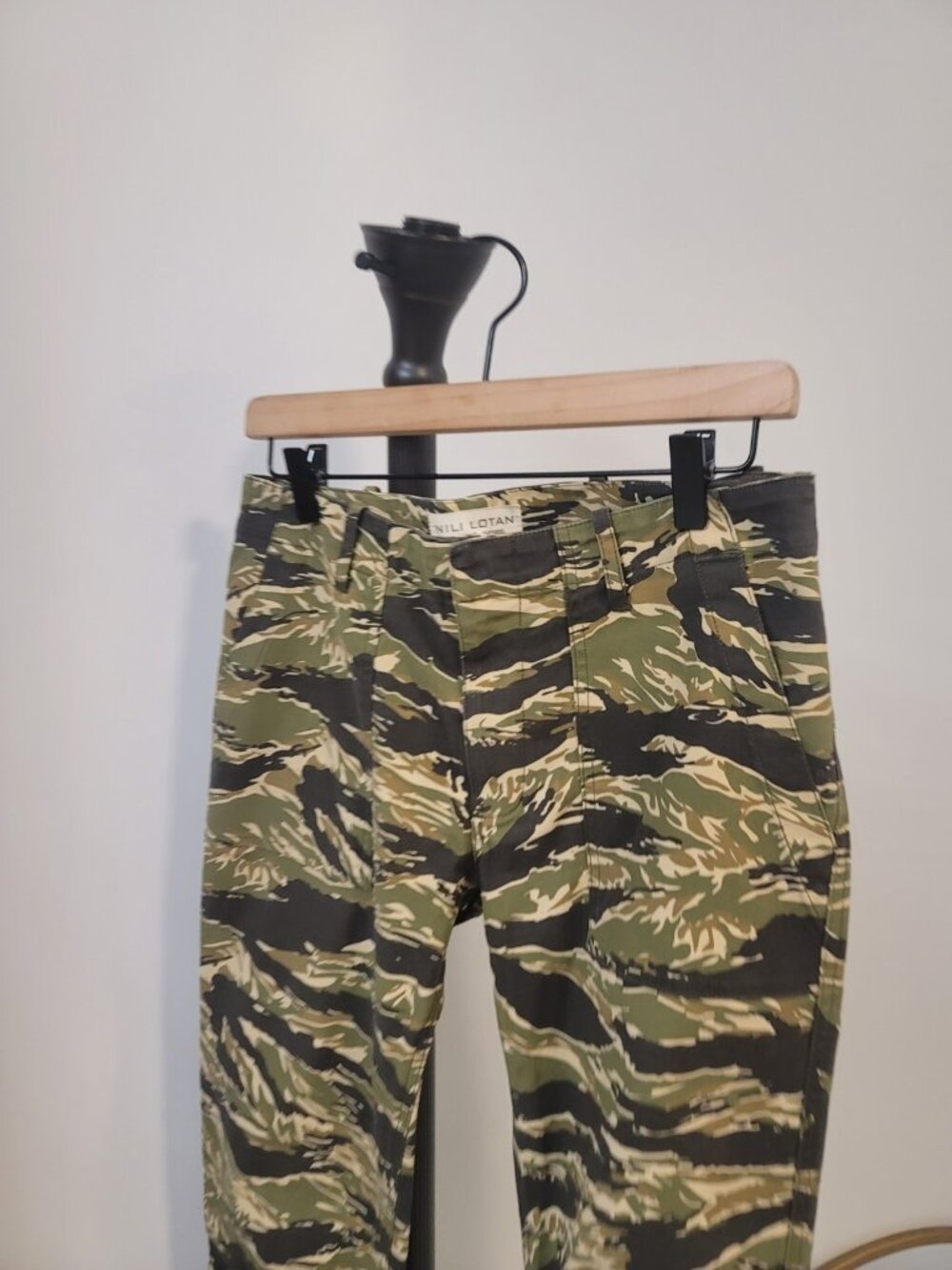 Nili Lotan Women's Jenna Pants Size 6 Green Cotton Twill Tiger Print Camo - Picture 2 of 9